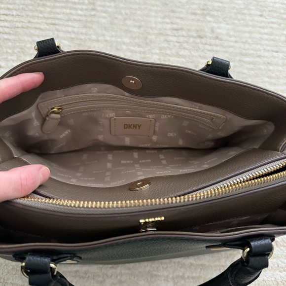 DKNY Chris medium satchel - Picture 8 of 12